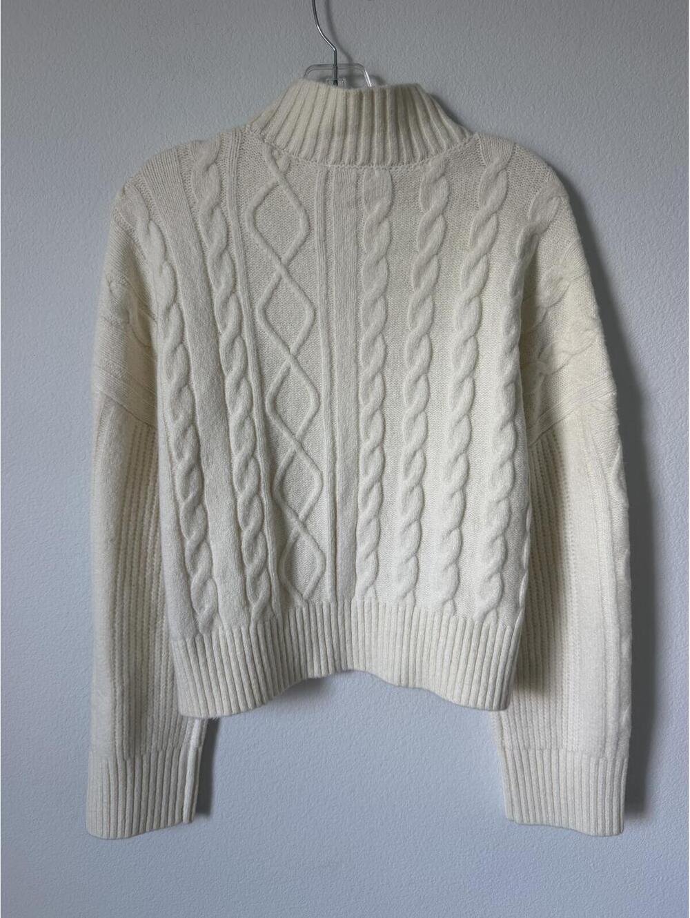Abercrombie & Fitch NWT Long Sleeve Mock Neck Cable Knit Crop Sweater Size XXS - Picture 2 of 8